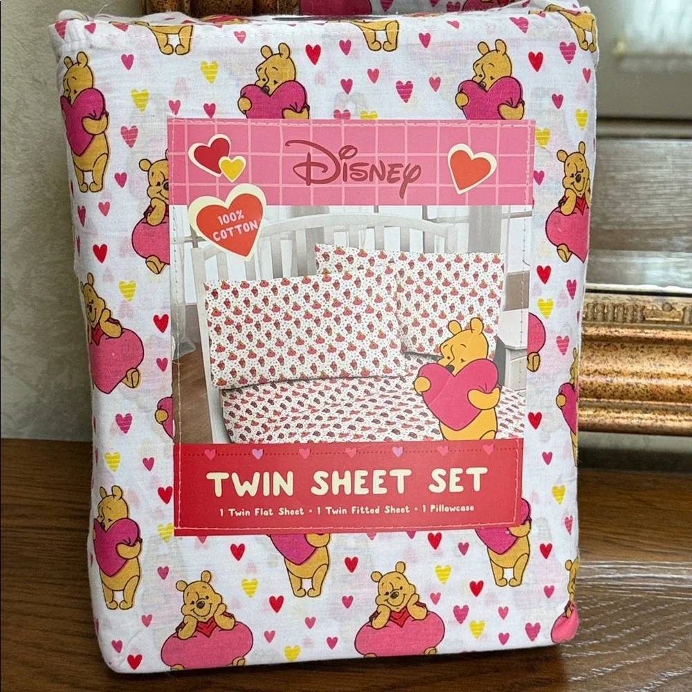 Disney Winnie the Pooh Heart Pattern Twin Sheet Set. 100% Cotton.